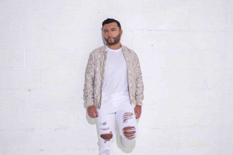AIRE RADIO NETWORKS TO LAUNCH "LA MEZCLA CON ALEX SENSATION", THE FIRST